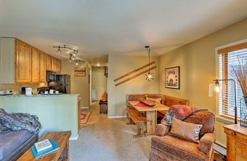 Four O'Clock Condo | Cozy Ski-in 4 O'Clock Run/5 Minute Walk to Town/Dog Friendly 1BR!
