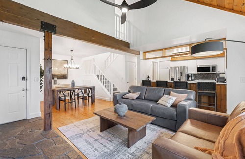 Edwards House | Cozy Ski Lodge minutes from Vail & Beaver Creek with Hot Tub, Pool, Gym & Tennis