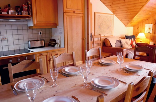 Morillon Apartment | Cozy Ski Loft steps to Gondola Biking Lake Family Friendly Sleeps up to 10