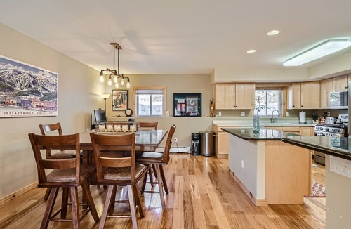 Warrior's Mark House | Cozy Three Bedroom Townhome. Minutes to Town and Slopes, Mountain Views