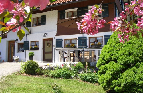 Christazhofen Apartment | Cozy vacation apartment Allgäu/Lake Constance with far-reaching views