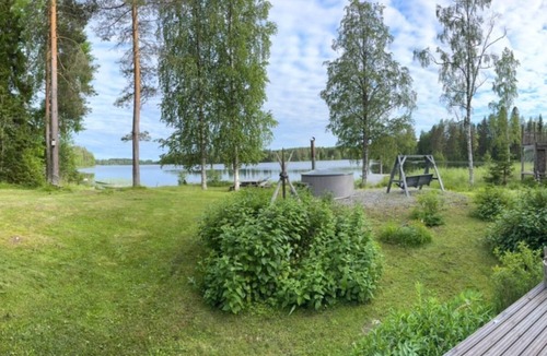 Vierema Cottage | Cozy vacation home right on the lake with sauna and hot tub