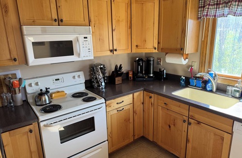 Grand Lake Cabin | Creekside Cabin - with WiFi in Grand Lake Granby - 3 bedrooms for a cozy getaway