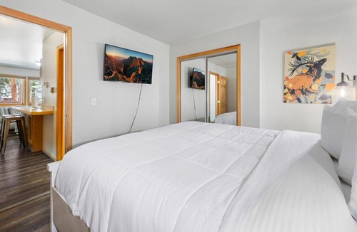 Fall River Estates Apartment | Creekside Suites 16 by Estes Park Condos