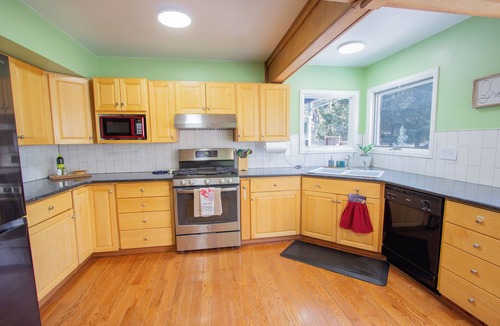 Cascade House | Creekside Colorado Retreat - Family Friendly
