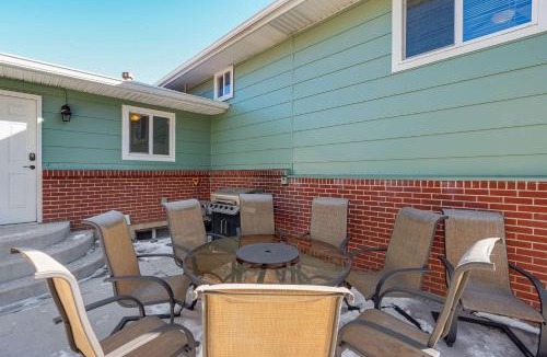 Central Colorado Springs House | Crestpoint Court Family Multi-Level Near UCCS & BBQ