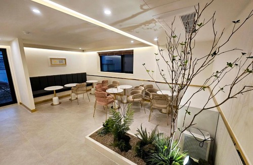 Daeyeon-dong Hotel | Daeyeon Grandis Hotel