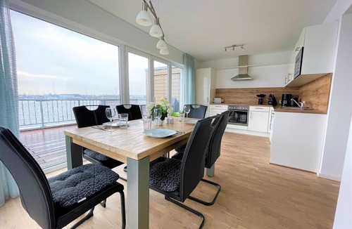 Olpenitz Apartment | Apartment 'Kapteins Lounge By Seeblick Ferien' with Sea View and Shared Terrace