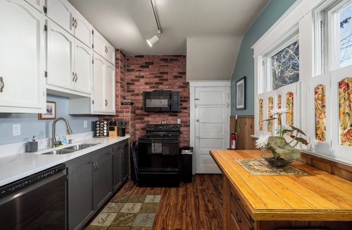 Old Town House | Delightful Downtown Home One Block to Premier Hot Springs
