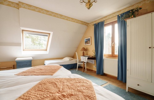 Boersch Bed & Breakfast | Delphi Guest Room with Mountain View