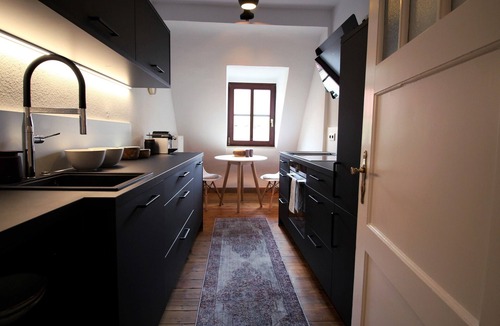 Wurzburg City Centre Hotel | Deluxe-Double room-Black&White-Shared Bathroom