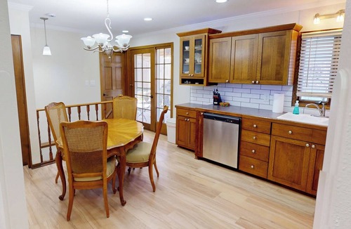 Hays House | Deluxe Dwelling