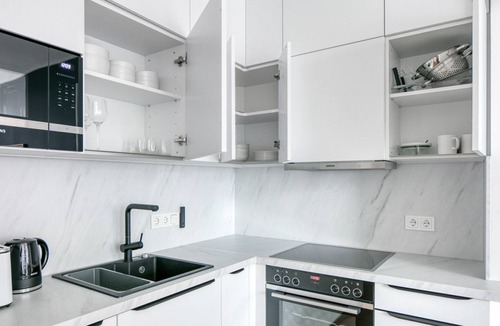 Erdberg Apartment | Deluxe Landstraße 1BR w/Pool & Doorman, steps to Metro U3, by Blueground