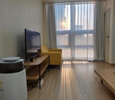 Sungin-dong Apartment | Deluxe Modern Near Dongmyo
