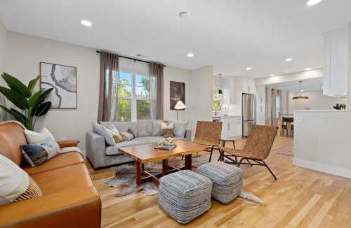 Berkley House | Denver 5BR Hot Tub, Pool Table, Ping Pong!