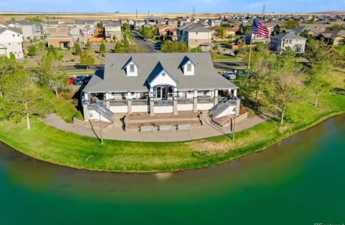 Commerce City House | Denver International Airport on your doorstep.