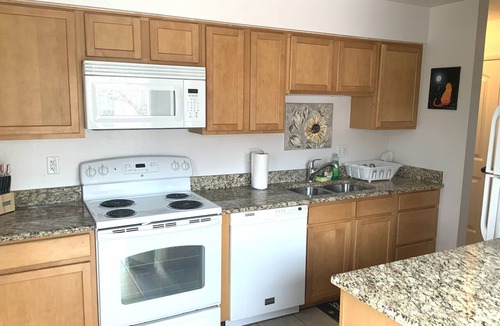 North Westminster Condo | Denver nice and clean 2bdr, great location close to I-25. FREE parking & WIFI