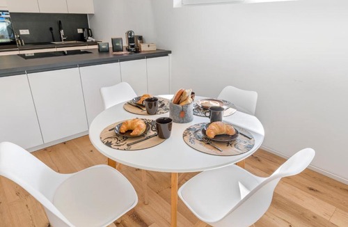 Boeblingen Apartment | Design Suite mit Terrasse und Parkplatz in Böblingen