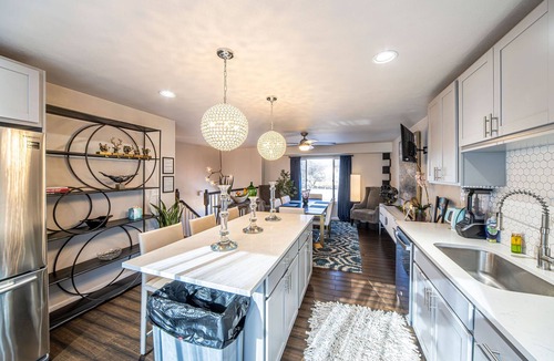 Thornton House | Designer Home. Lake View. Amazing Patio. Heated Swim Spa Pool & Hot Tub