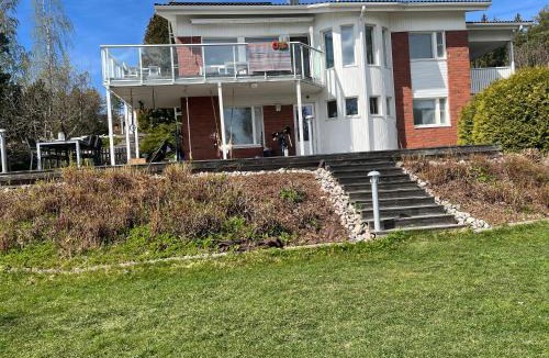 Jyvaskyla Villa | detached house by a lake close city center