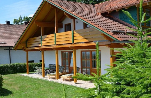 Renholding Apartment | Detached vacation home with three bedrooms and balcony