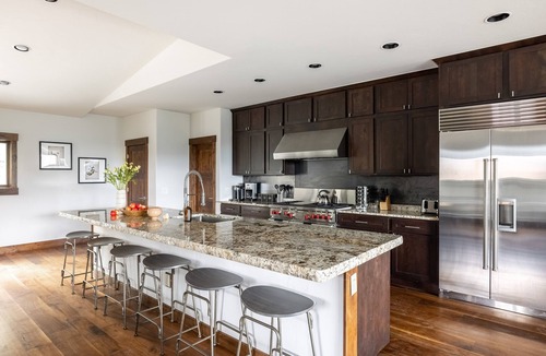 Breckenridge House | Dillon by AvantStay | Private Mountain Home w/Hot Tub w/Views & Shuffleboard!