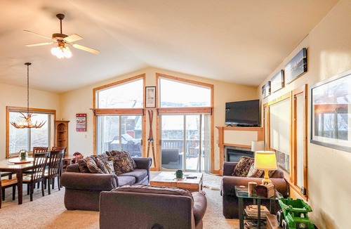 Willow Grove House | Dog-friendly home with mountain views, deck, washer/dryer, kitchen & fireplace