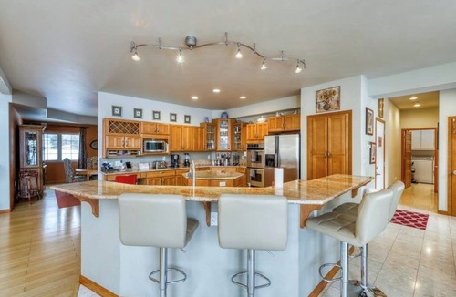 Gypsum House | Dog-friendly home with mountain views, pool & private hot tub
