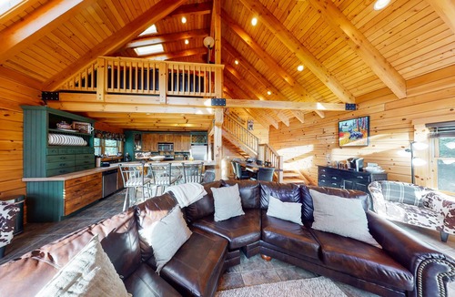 Quandary Village House | Dog-Friendly Little Bears Cabin w/Amazing Mountain Views, Free WiFi, Private W/D