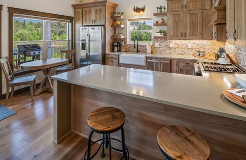 Dover Bay House | Dog Friendly | Private Hot Tub | Marina + Beach