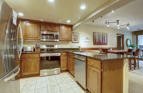 Copper Mountain Condo | Dog Friendly Ski In/Ski Out Condo With Amazing Location! CM336