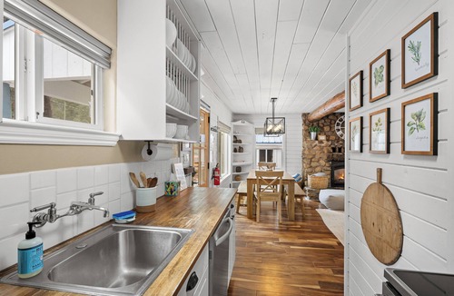 Donner Lake Woods Cottage | Donner Lake Cottage - Private Yard with Firepit