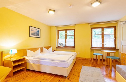 Cottbus House | Double room with shared bathroom 1 - Youth guest house