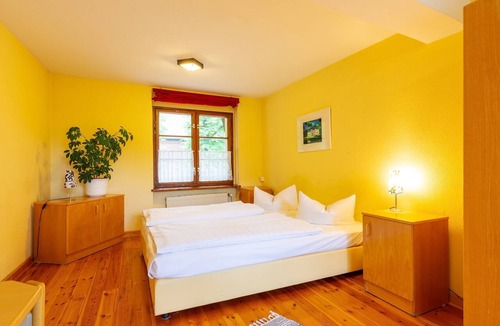 Cottbus House | Double room with shared bathroom 1 - Youth guest house