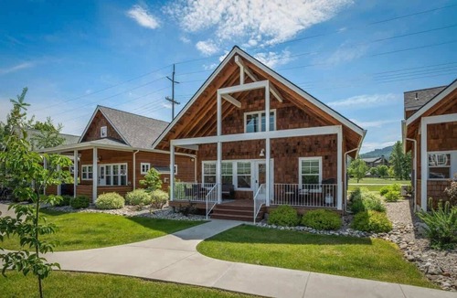 Dover Bay House | Dover Bay 'Barefoot Bungalow' | Marina + Trails