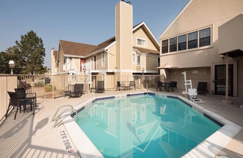 Highland House | Downtown Haven w/Kitchen and Complimentary Breakfast | Outdoor Pool Access