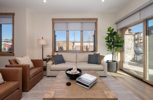Fraser House | Downtown HOT TUB Walkable