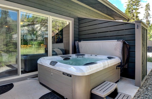 Rendezvous House | Downtown WP Cabin 28 I Private Hot Tub I Great Views I Bunk Room I Discounted Attractions