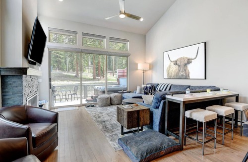 Rendezvous House | Downtown WP Cabin 77 I Private Hot Tub I Desk I Great Views I Discounted Attractions