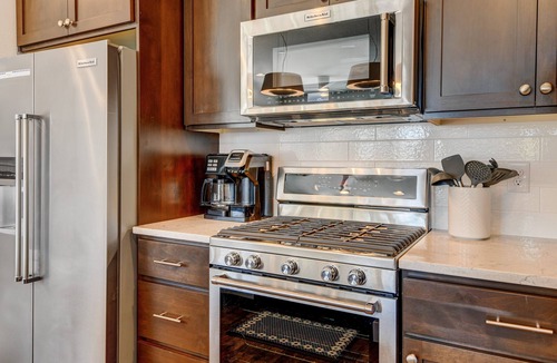 Rendezvous House | Downtown WP Chalet 117 I Private Hot Tub I Great Views I Discounted Attractions