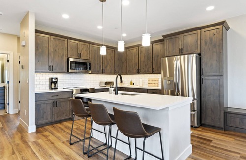 Rendezvous House | Downtown WP Chalet 7 I Private Hot Tub I Great Views I Bunk Room I Desk I Discounted Attractions