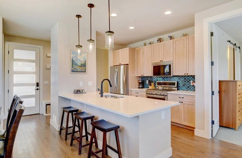 Rendezvous House | Downtown WP Chalet 95 I Private Hot Tub I Great Views I Bunk Room I Discounted Attractions