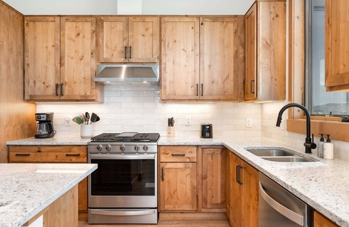 Fraser House | Downtown WP Condo D-202 I Great Views I Bunk Room I Discounted Attractions