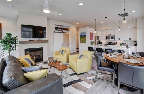 Winter Park House | Downtown WP Loft 14 I Hot Tub I Great Views I Bunk Beds I Discounted Attractions