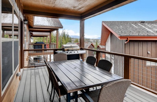 Rendezvous House | Downtown WP Villa 39 I Private Hot Tub I Great Views I Bunk Room I Discounted Attractions