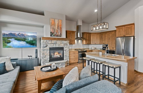 Bear Crossing House | Downtown WP Villa 745 I Private Hot Tub I Great Views I Bunk Room I Discounted Attractions