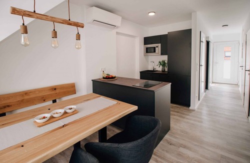Pleinfeld Apartment | Dream home with balcony