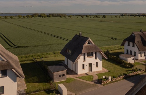 Dranske House | Dream thatched house with water view - 3 bedrooms - 10 min. walk to the beach