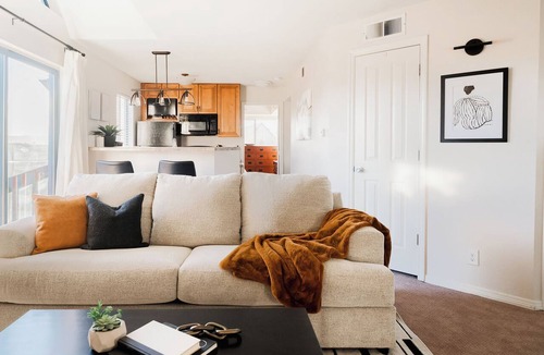 Englewood Condo | DTC Modern One Bed, Comfort Meets Convenience