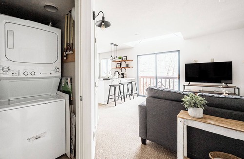 Englewood Condo | DTC One Bed Condo, Pool, Gym, Comfort